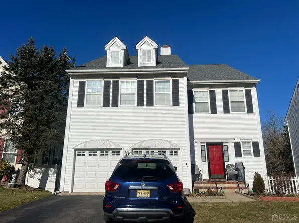 9 Stanford Dr, Kendall Park, NJ 08824