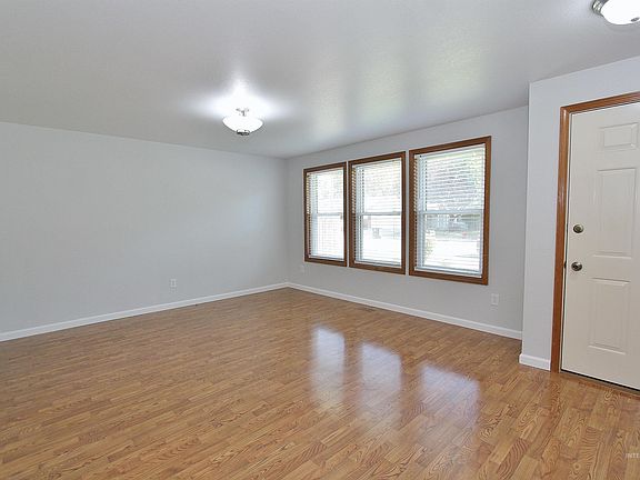 3rd image of 591 NW 15th St