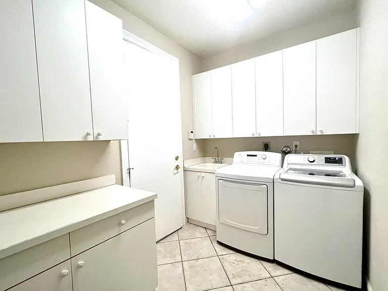 19474 Saturnia Lakes Dr — Photo 31