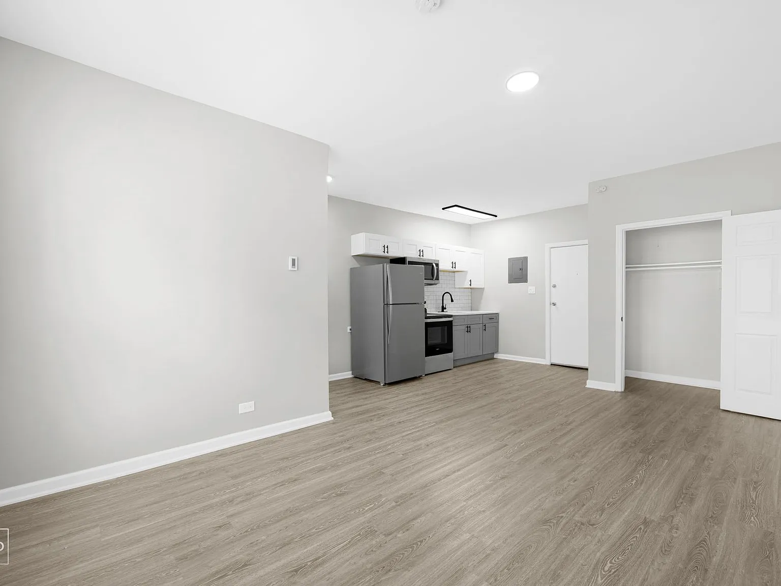 4901 S Drexel — Photo 2