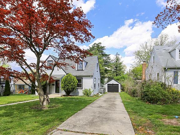 3rd image of 1000 Crawford Dr