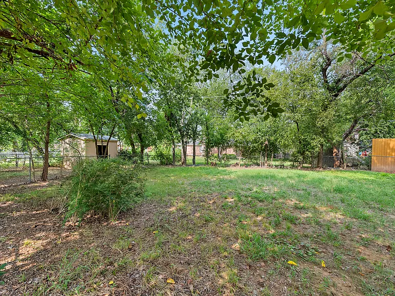 2833 Kingsbury Ave — Photo 28