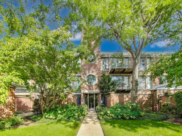 5020 Arbor Ln APT 202, Northfield, IL 60093