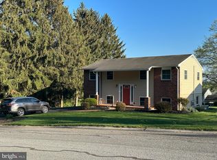 2138 Cloverfield Dr, Lebanon, PA 17046