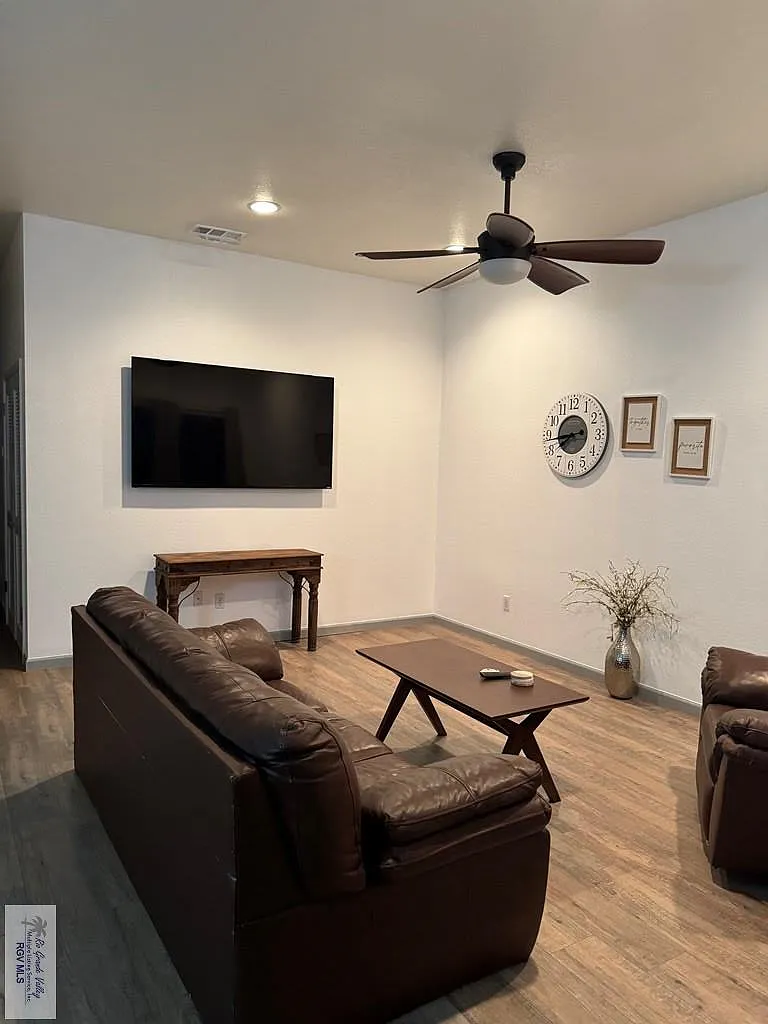 2 bed, 2.0 bath, 1114 sqft, $1,800 — Photo 4