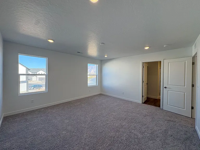 1592 N Summer Springs Cv — Photo 14