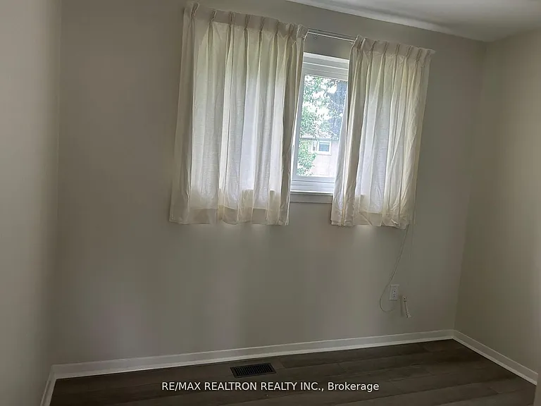 22 Tanjoe Cres — Photo 7