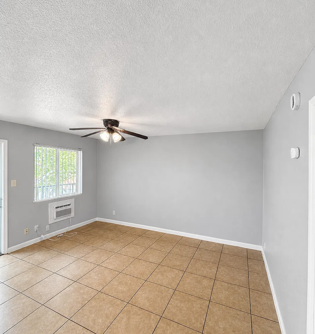 739 Dixieanne Ave — Photo 3