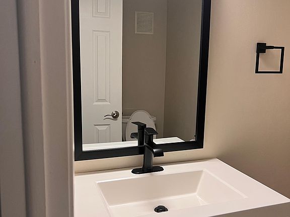 4th image of 1050 Newport Hbr