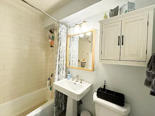 Rented by Pear NYC LLC | media 10