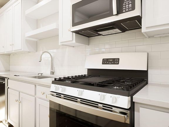 4th image of 43340 Farringdon Sq