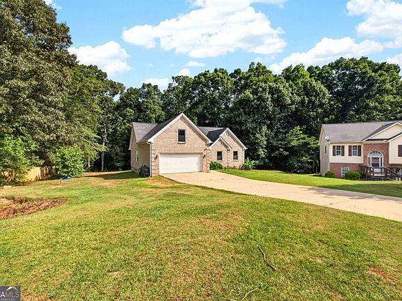 3rd image of 75 Pebble Ln