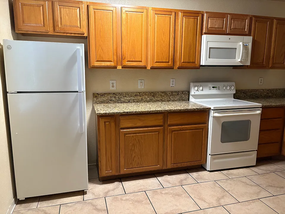 700 W Monroe Ave #2