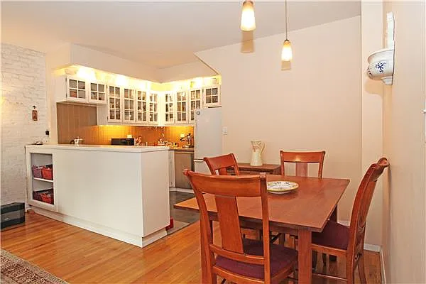 Sold by Century 21 Metropolitan | media 10