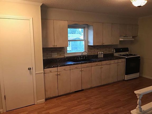 4th image of 310 E Stanley Ave