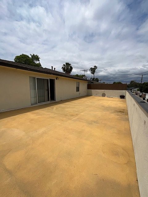 Deck off of living room full length of garages