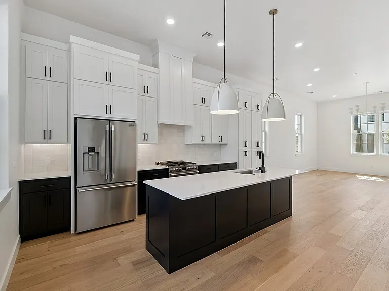 18821 Selah Way — Photo 8