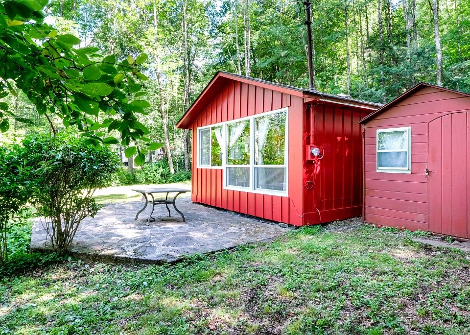 Johnny's - Ｎ☺︎ 18 Johnnys Ln, Arkville, NY 12406 | Zillow