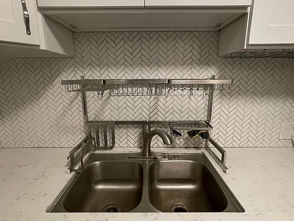 5th image of 181 S Marengo Ave APT 11