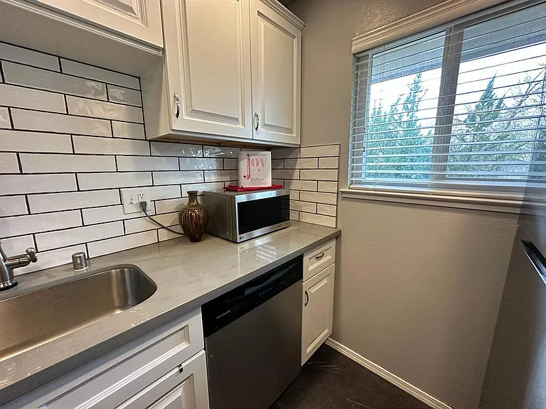 6261 Cavan Dr #4 — Photo 8