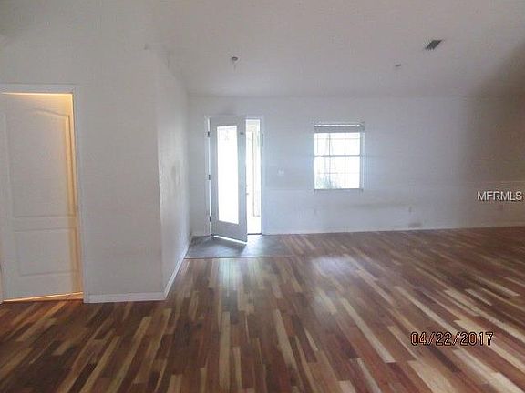 4th image of 30833 Duxbury Ave
