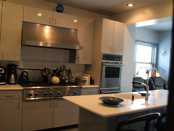 2nd image of 2243 N Hoyne Ave #1