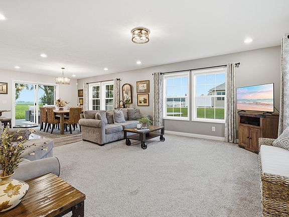 3rd image of 403 Tulip Dr
