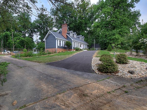4th image of 317 Baron Dr