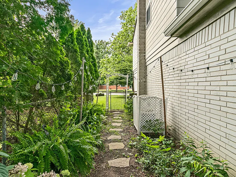 30215 Stockton Ave — Photo 18