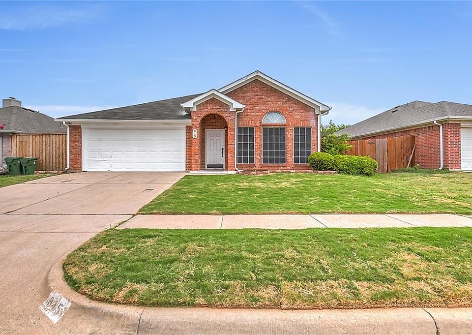 1st image of 815 Ponselle Dr