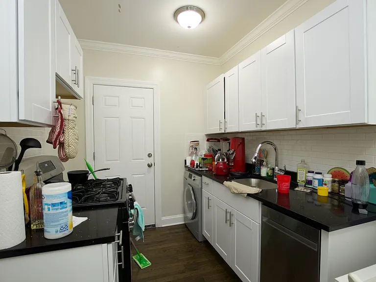 3817 N Greenview Ave #W2 — Photo 2