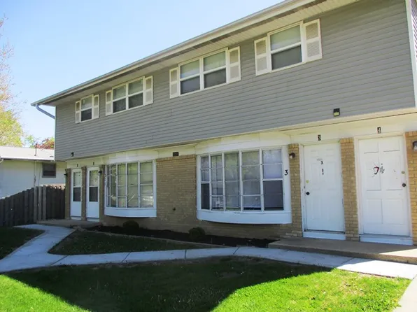 1231 Orchard Rd, Bloomington, IL 61704