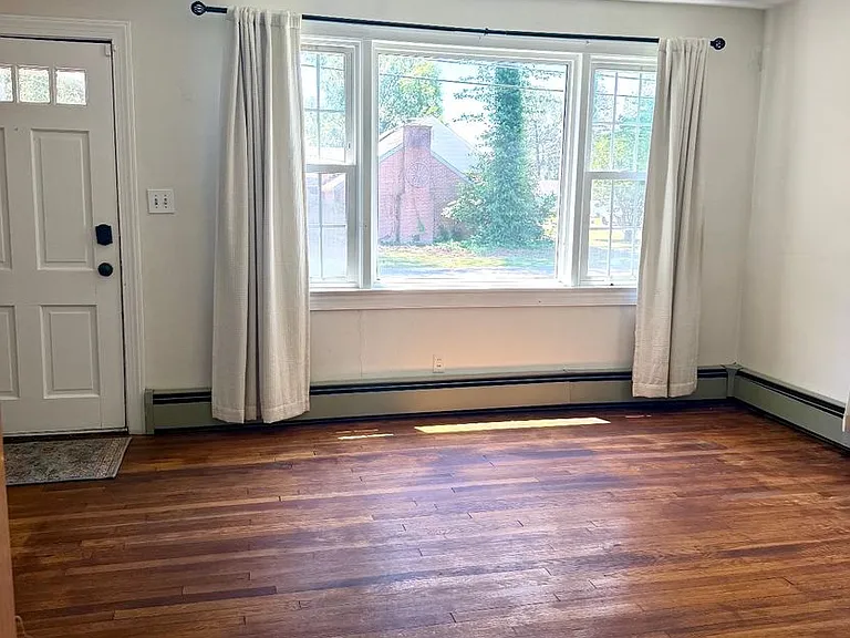 1503 Freeman Ave — Photo 2