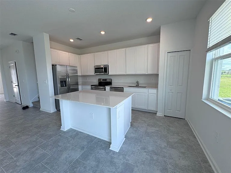 3133 Laurent Loop — Photo 10