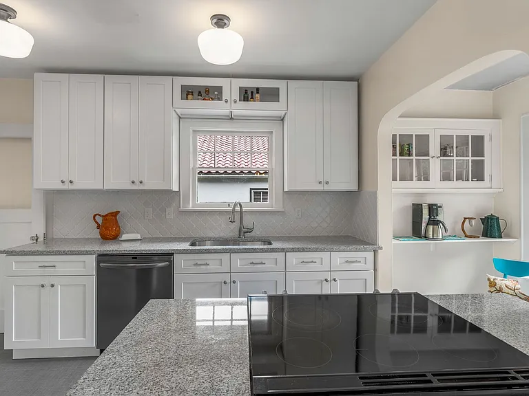 408 W 25th Ave — Photo 11