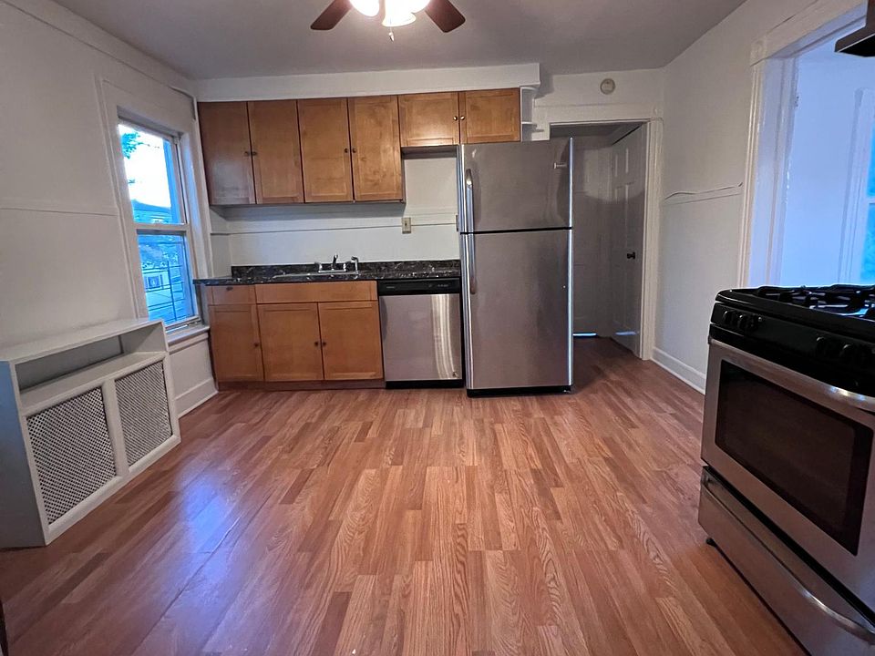 Eat in kitchen