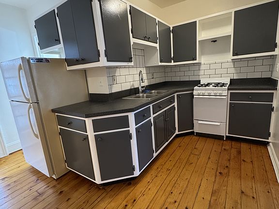 3rd image of 1121 Taylor Ave #4