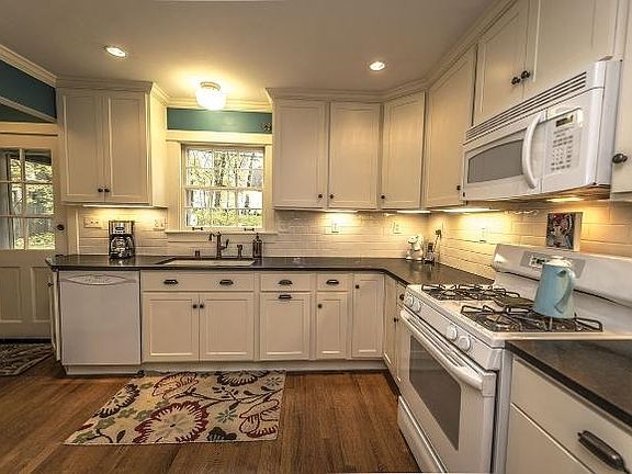 4th image of 1648 N 122nd St