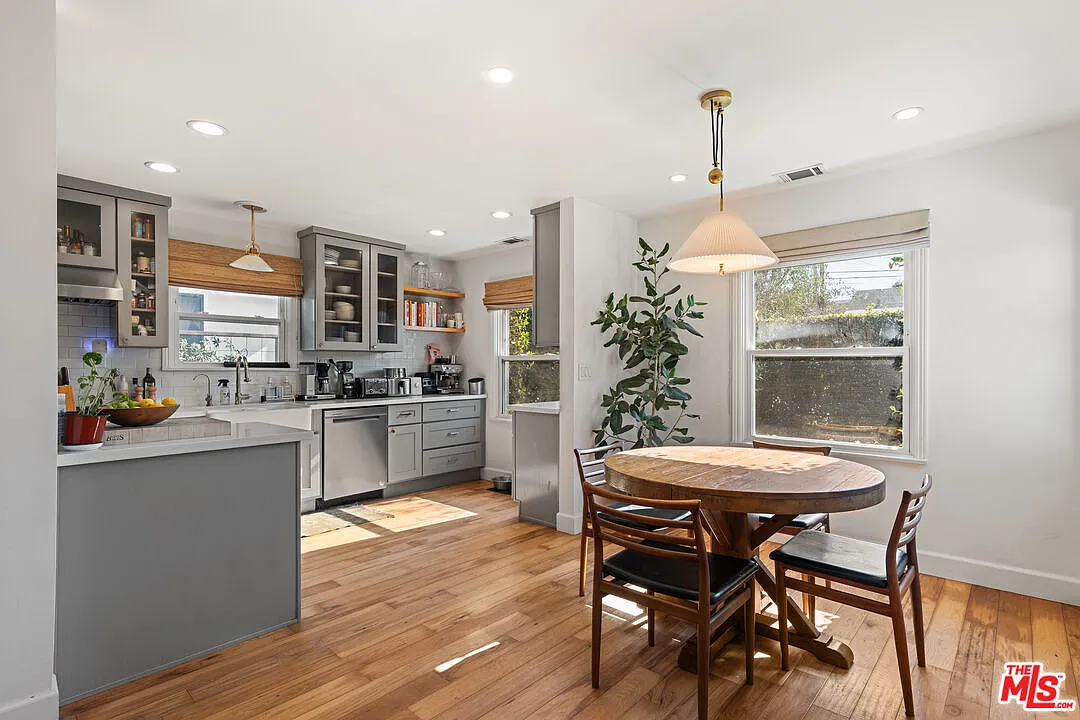 3 bed, 3.0 bath, 1850 sqft, $8,700 — Photo 4