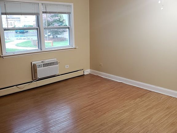3rd image of 235 Robert Dr APT 4
