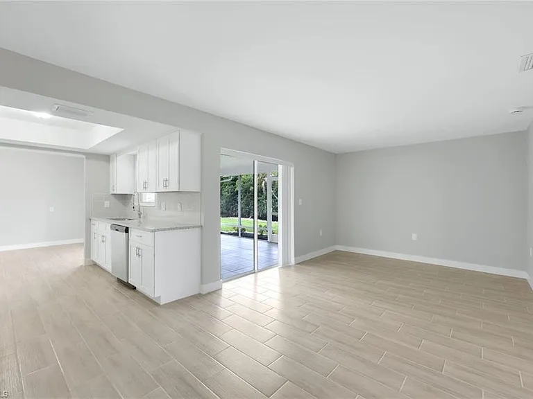 27150 Esther Dr — Photo 12