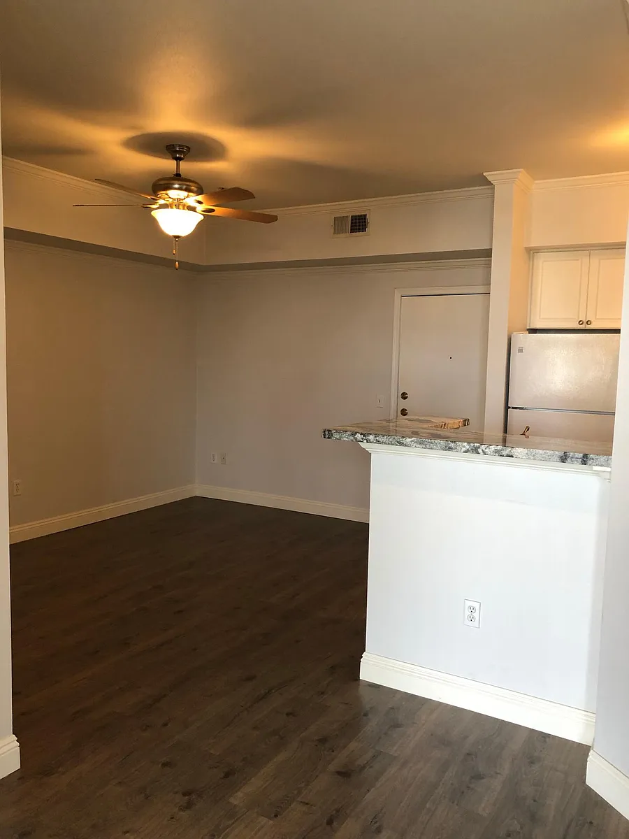 Building Photo - 1701 E Camelback Rd #350