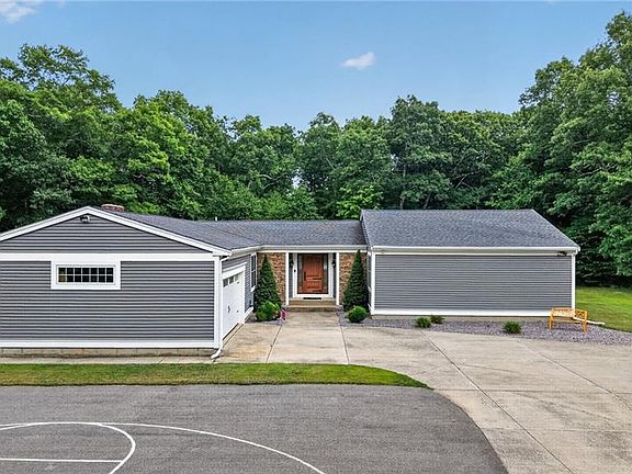 5th image of 884 Reynolds Rd