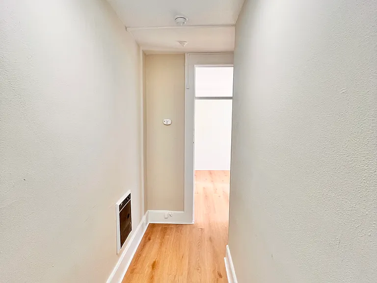 1815 Powell St #B — Photo 7