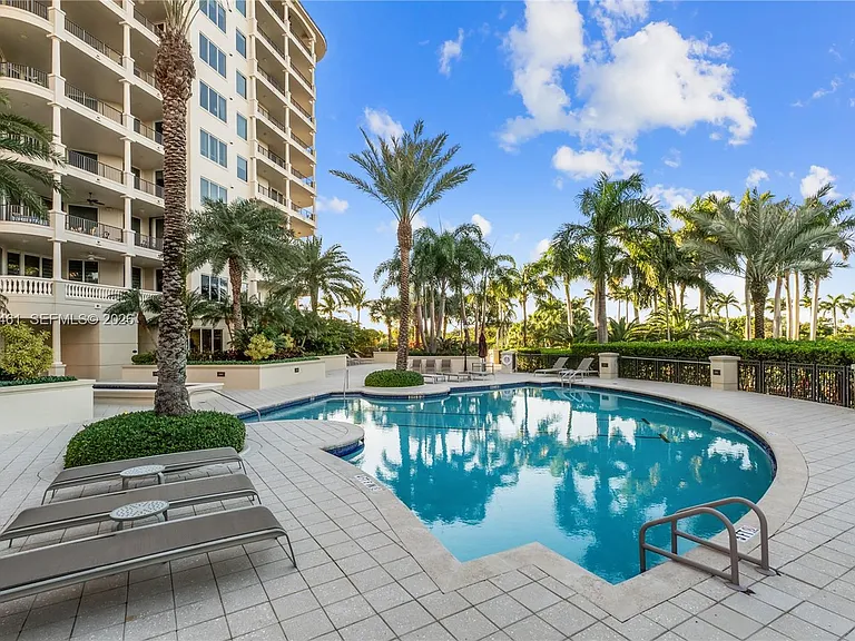 13621 Deering Bay Dr #304 — Photo 40