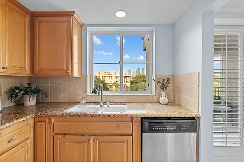 1830 Pelham Ave #301 Photo 1 1830 Pelham Ave #301 Photo 1