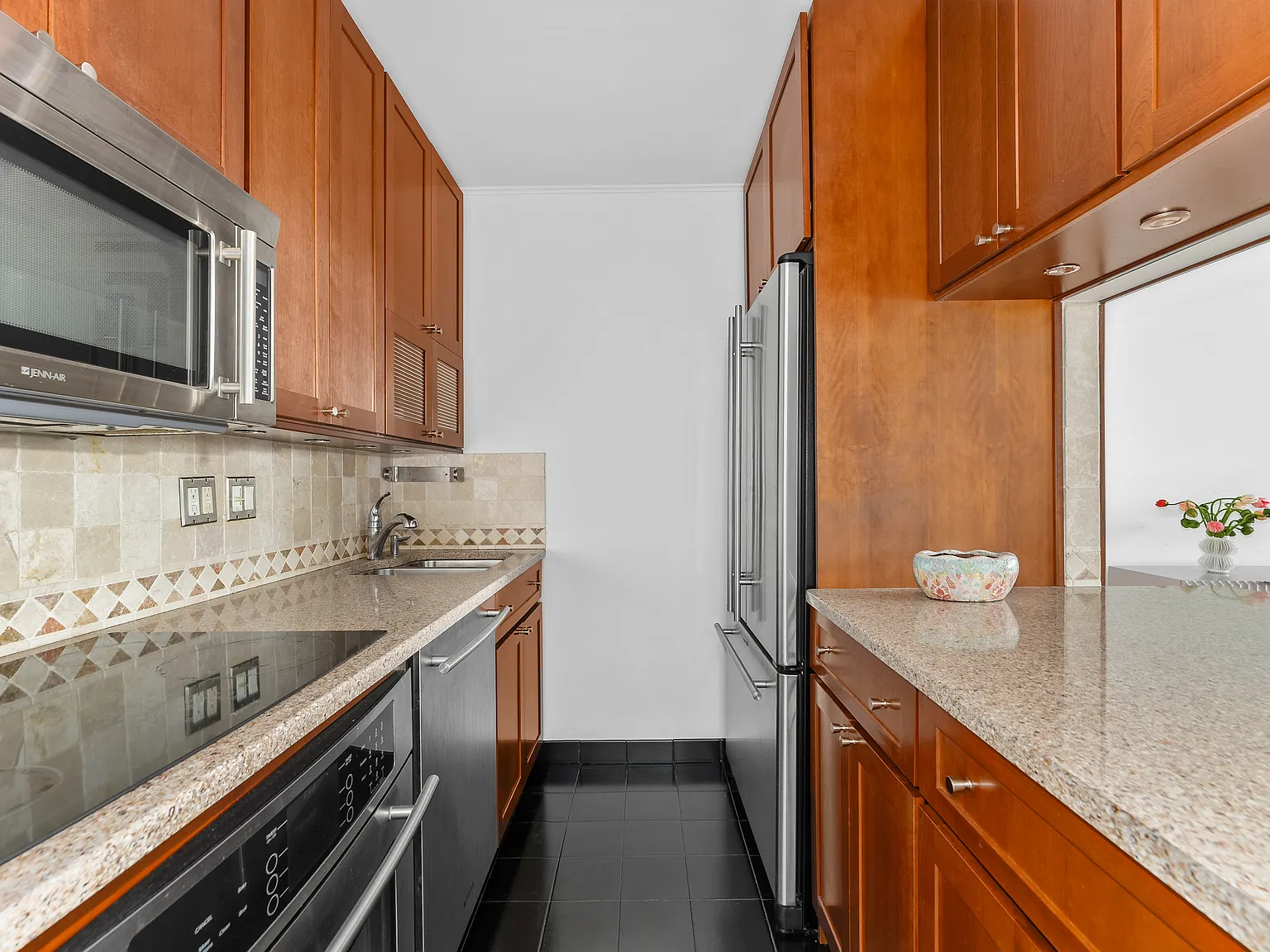 270 West 17th Street — Photo 4
