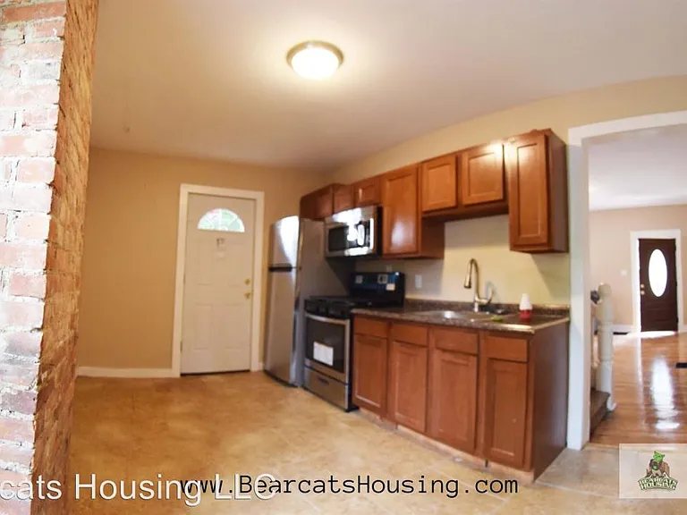 6 bed, 2600 sqft, $650 — Photo 4