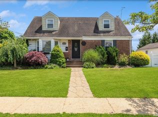 3496 Roxbury Ave, Wantagh, NY 11793