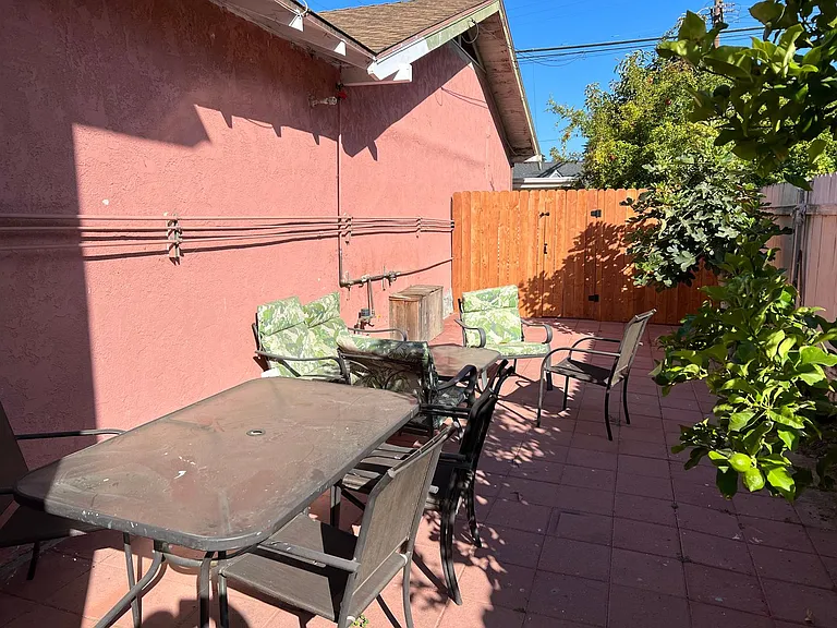 1428 Chino St — Photo 13